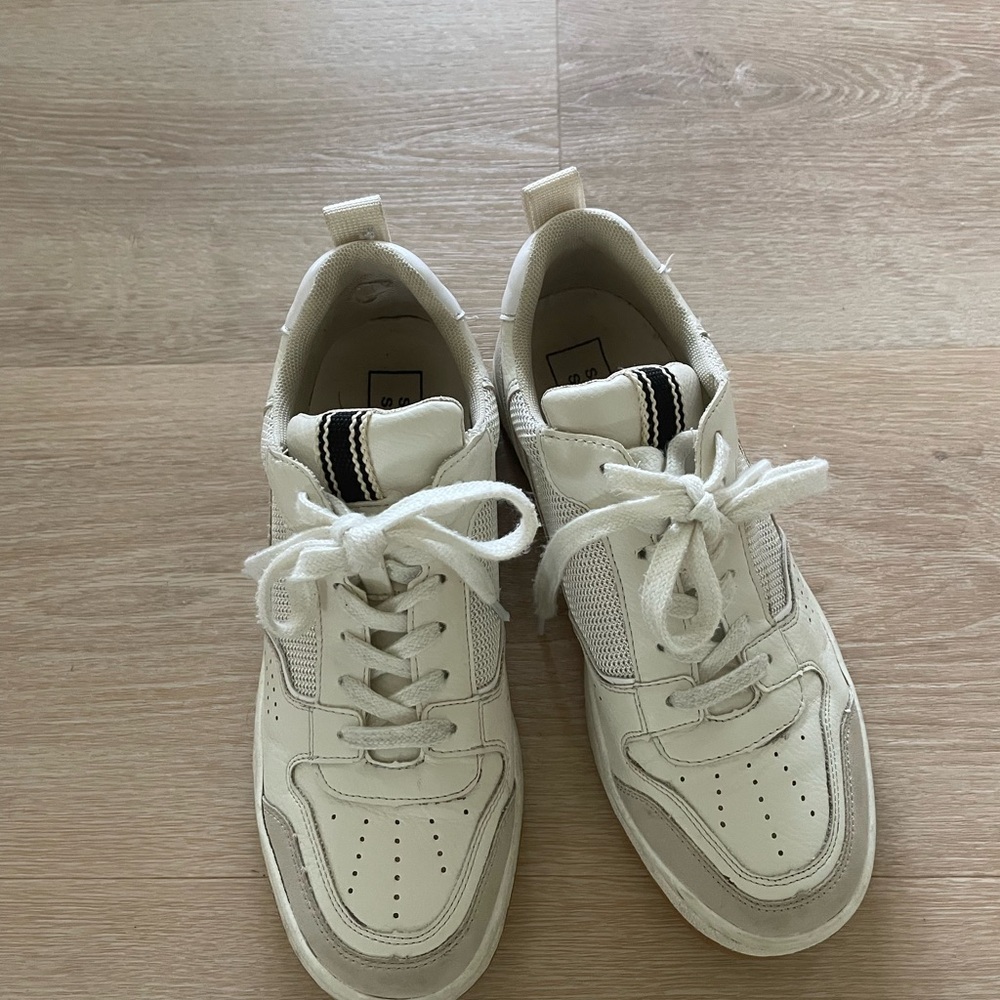 White Low-Top Casual Sneakers with Gum Sole - Picture 3 of 11